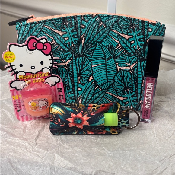 🔥HELLO KITTY LIP-CARE: LIPGLOSS, LIP BALM BUNDLE - Picture 11 of 12